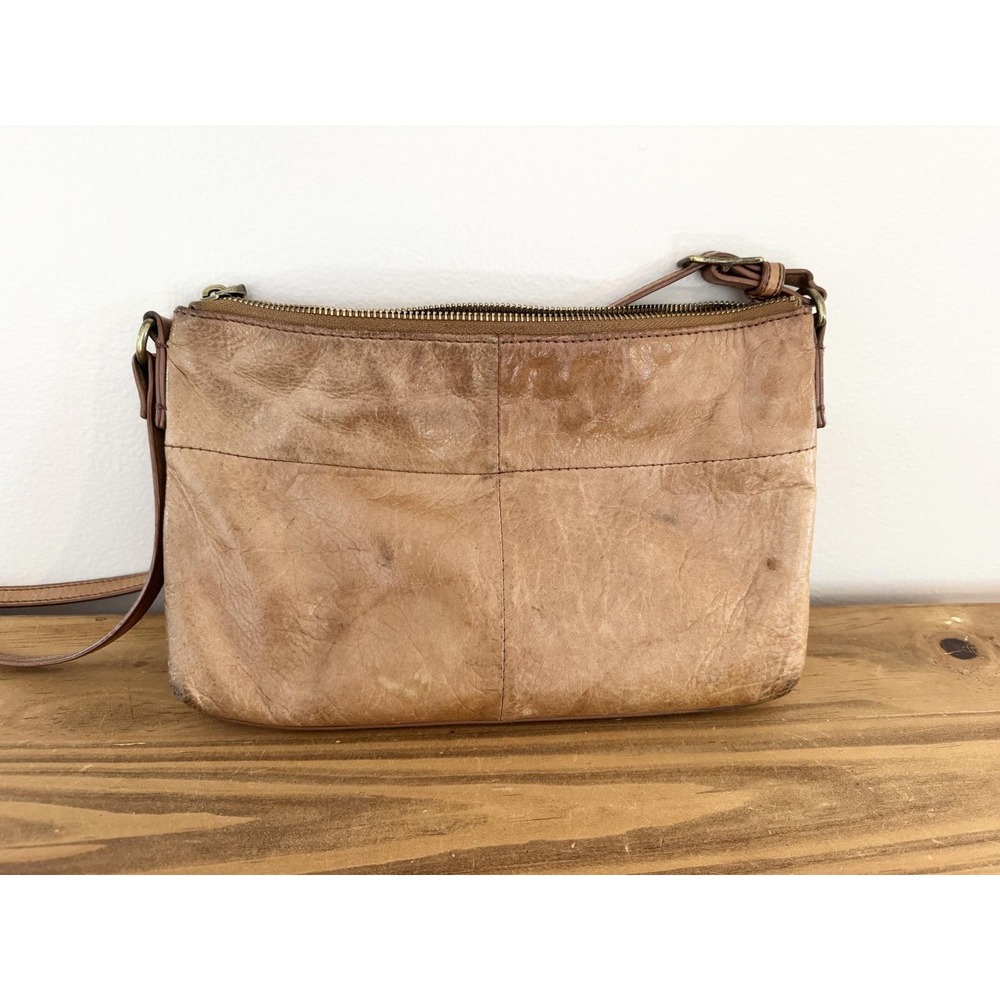 Margot Leather Crossbody Bag Tan‎ Distressed Zipper Pockets Adjustable Strap